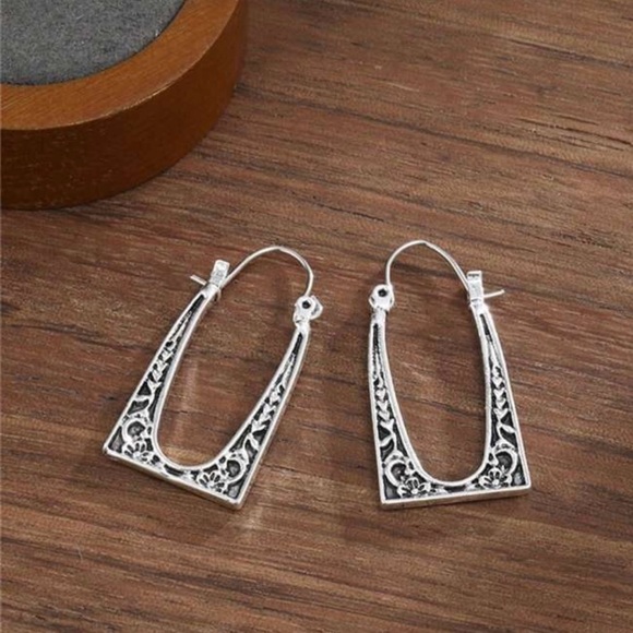 Ondine Branch Bud Bloom Floral Vine Embossed Arched Window Rectangle Garden Hoop - Picture 11 of 15